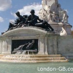 Victoria Momument outside Buckingham Palace